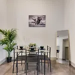Stylish 2 Bedroom Apartment In Medical District